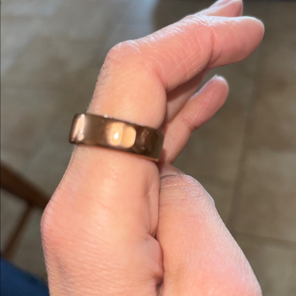 Gold fitness Oura Ring. 
Gen 3!!
